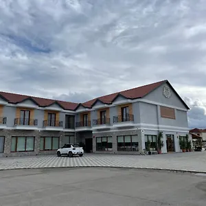 House Of Horses Shtepia E Kuajve Hotel
